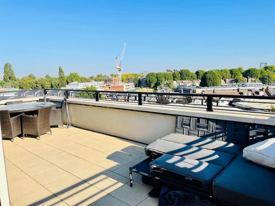 Large Luxury Penthouse With Free Parking Garage Apartment
