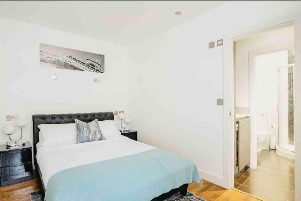 Canary Wharf Luxury Apartment London