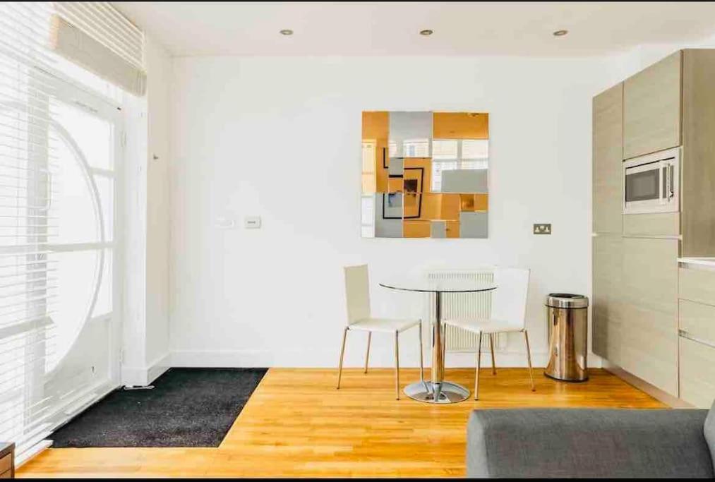 Canary Wharf Luxury Apartment London