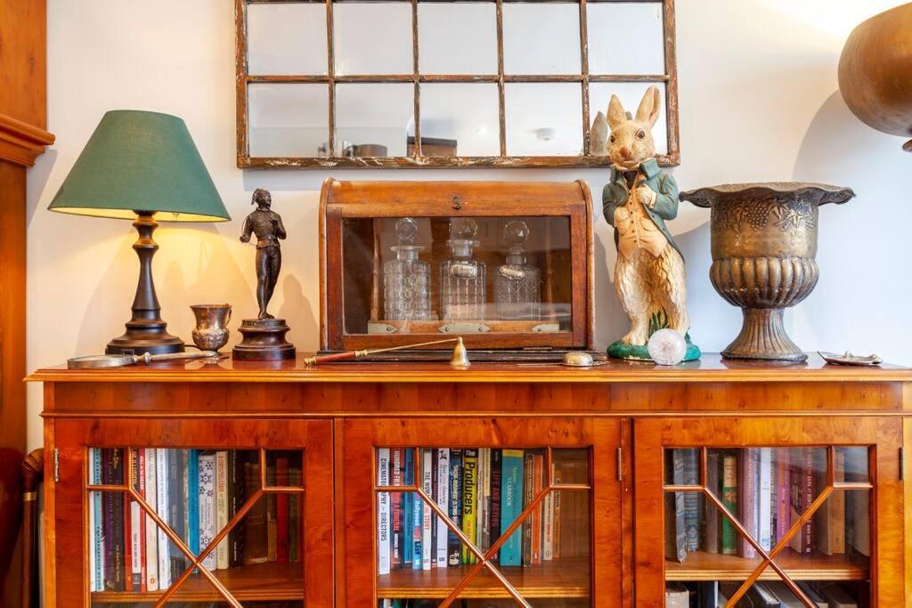 Outstanding Antique 1br Flat In Soho * Londen