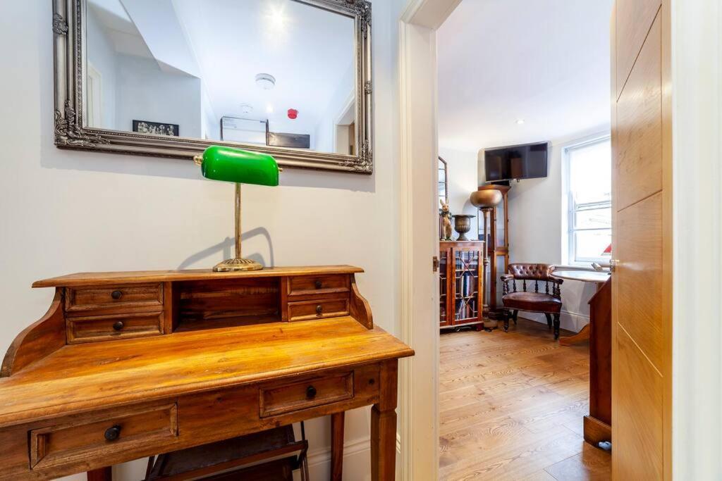 Outstanding Antique 1br Flat In Soho Appartement