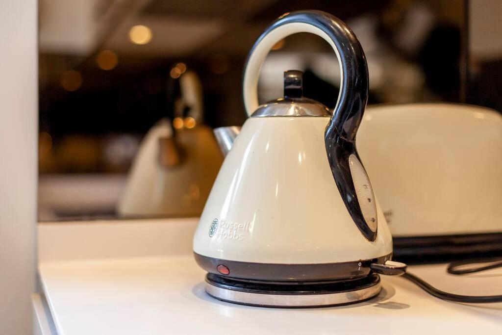 Outstanding Antique 1br Flat In Soho Londen
