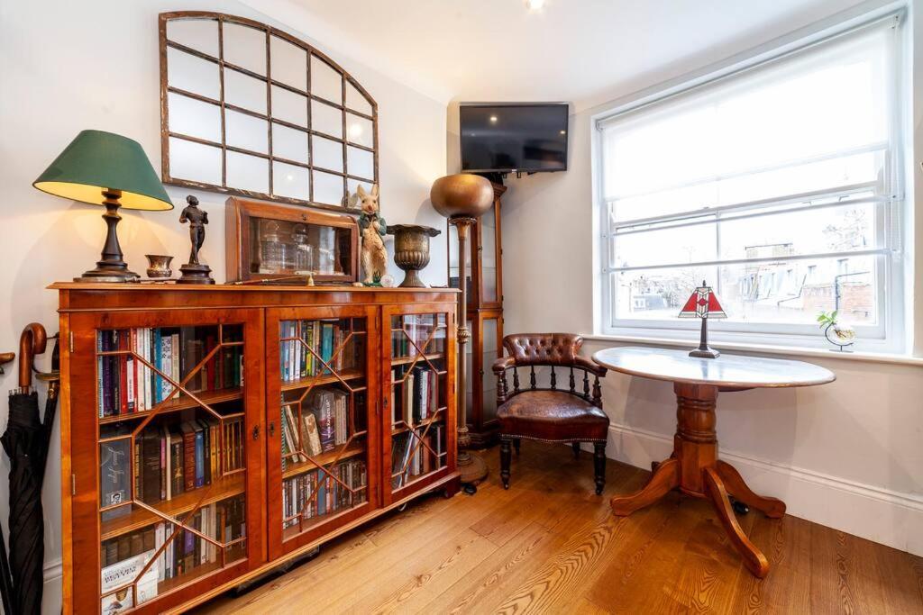 Outstanding Antique 1br Flat In Soho Appartement Londen