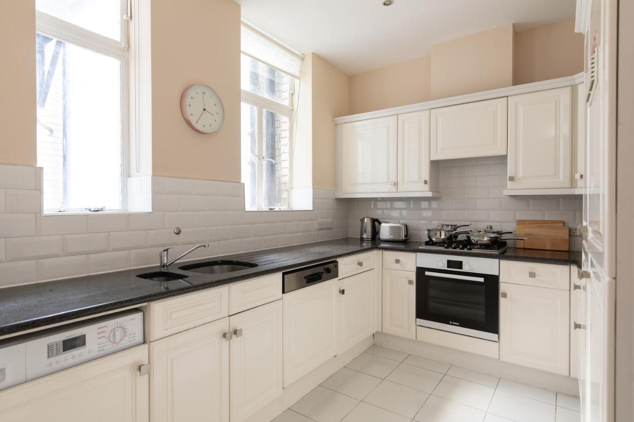 Super Central! Mayfair Family Flat Sleeps 6 London