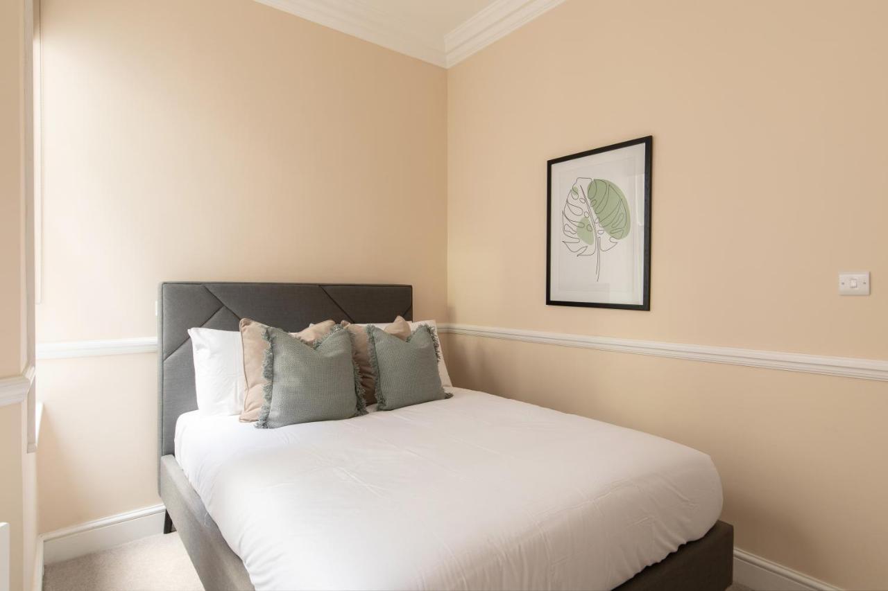 Super Central! Mayfair Family Flat Sleeps 6 London