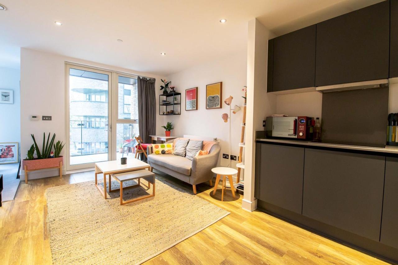 Apartment Modern, Light-filled In Trendy North London