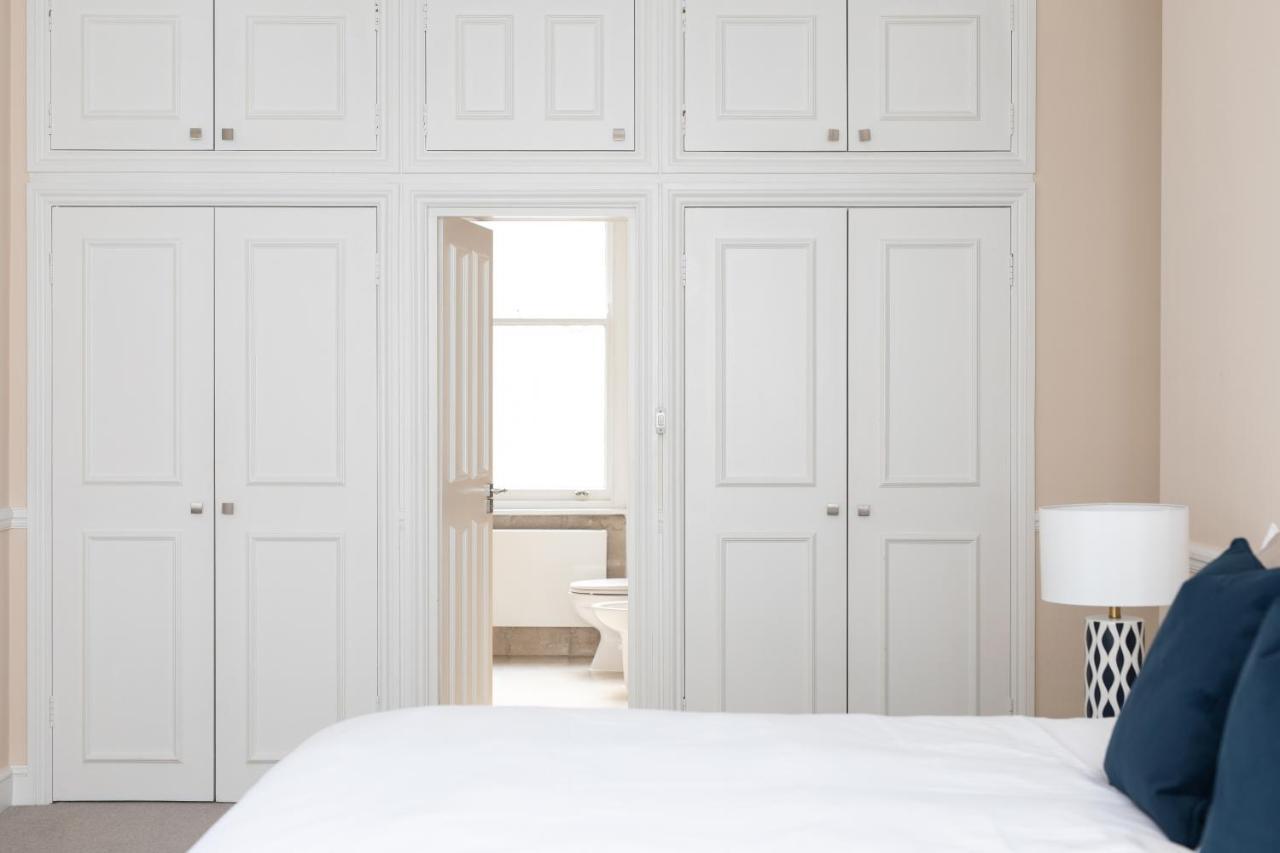 Super Central! Mayfair Family Flat Sleeps 6 Apartment London