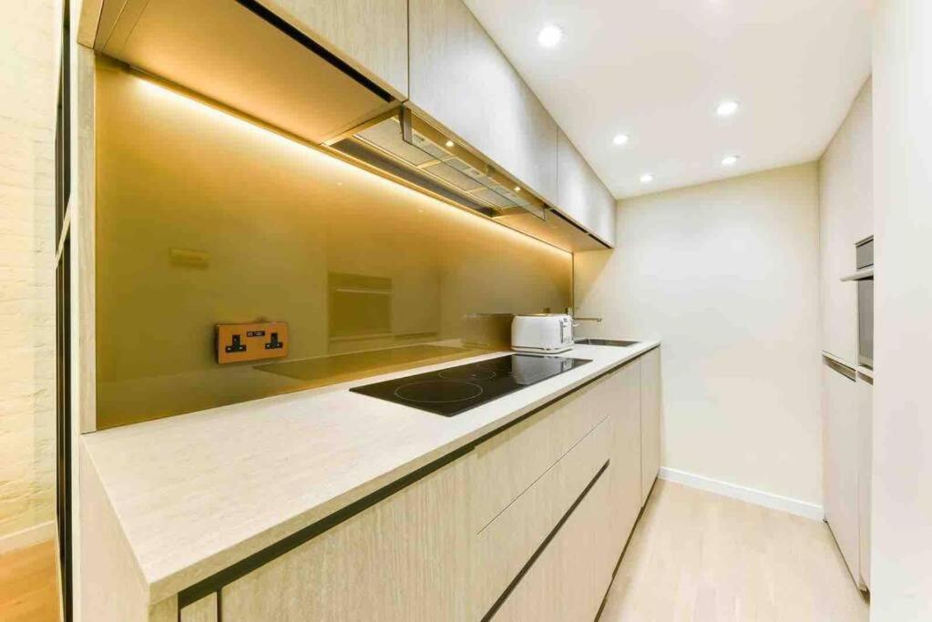 Luxury Modern Apartment *
