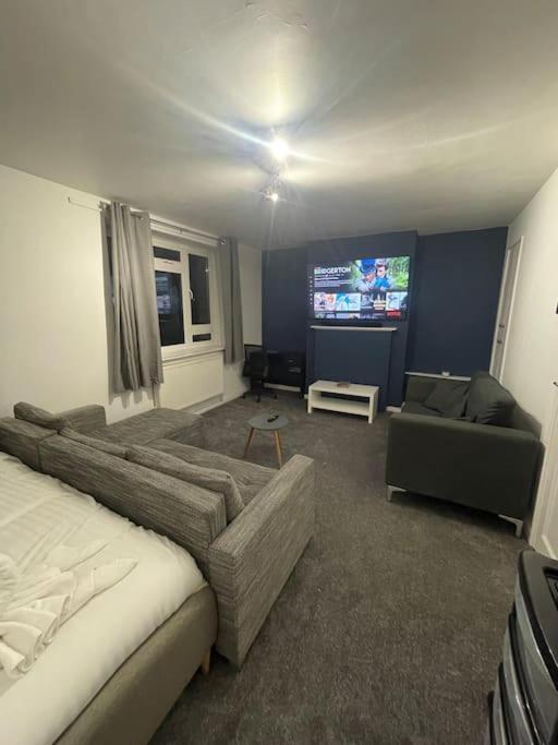 Lovely Spacious Studio Apartment, Separate Kitchen Apartamento
