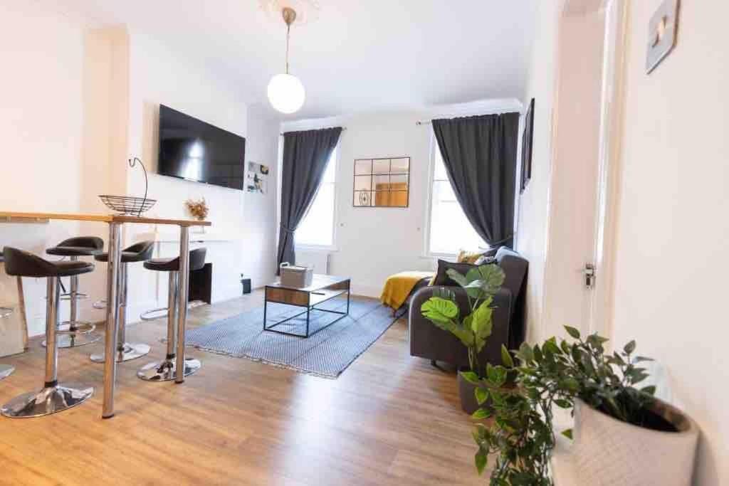 Appartement Lovely 2 Bedroom In Chelsea Sw3 Londen