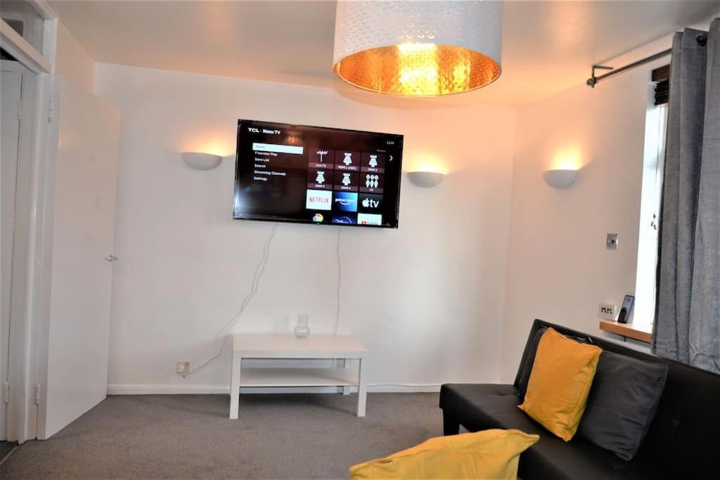 Zone 2, 2 Bedroom House * London