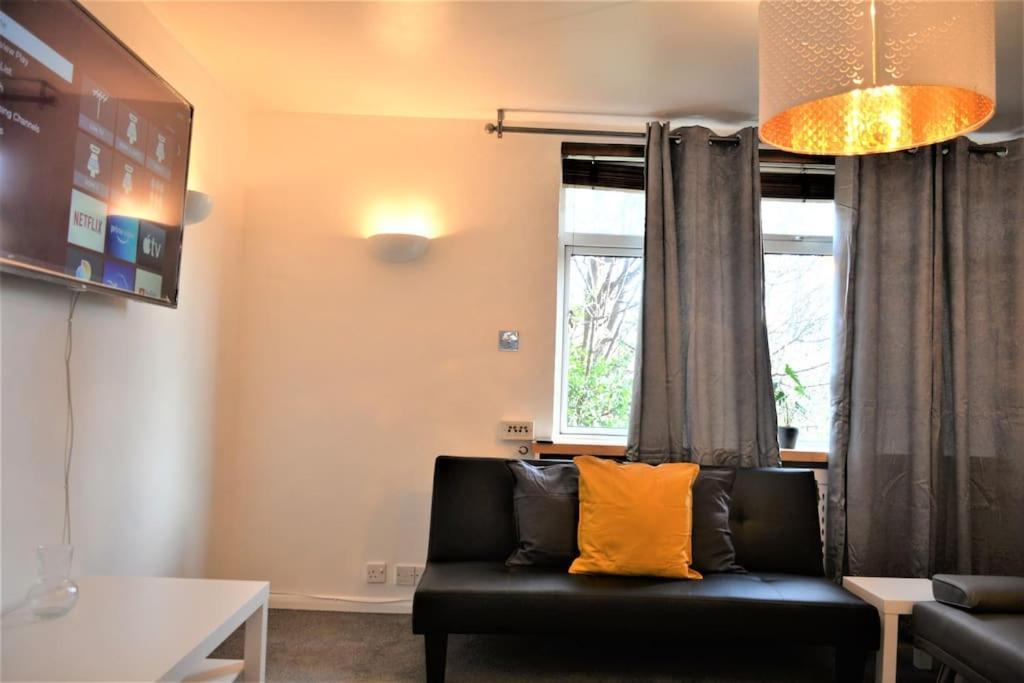 Zone 2, 2 Bedroom House Holiday home London