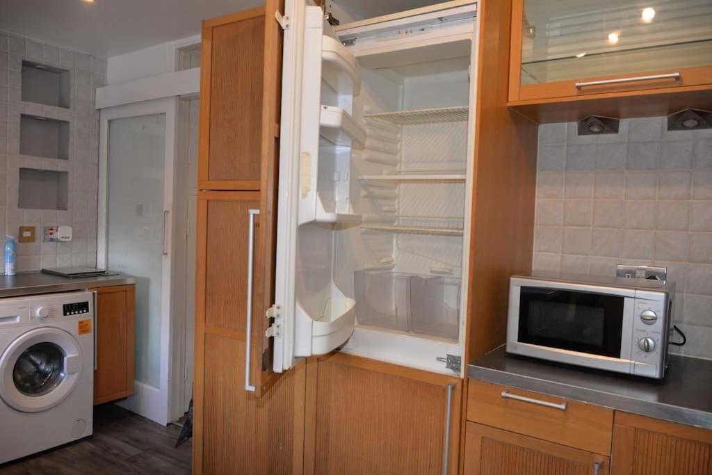Zone 2, 2 Bedroom House * London