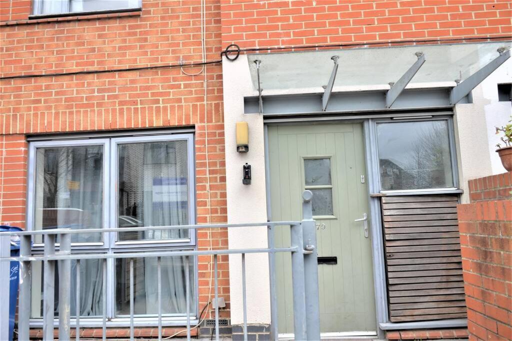 Сasa de vacaciones 4 Bedroom House Londres