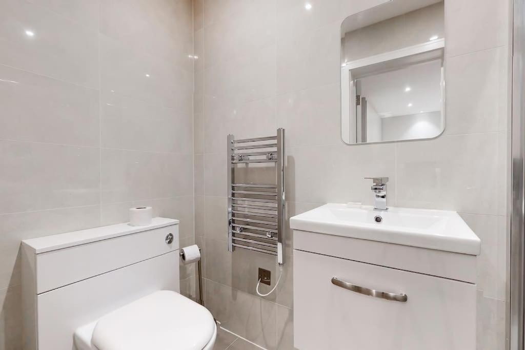 Stylish 2bed Flat 10min To Wimbledon Tennis Courts Leilighet *