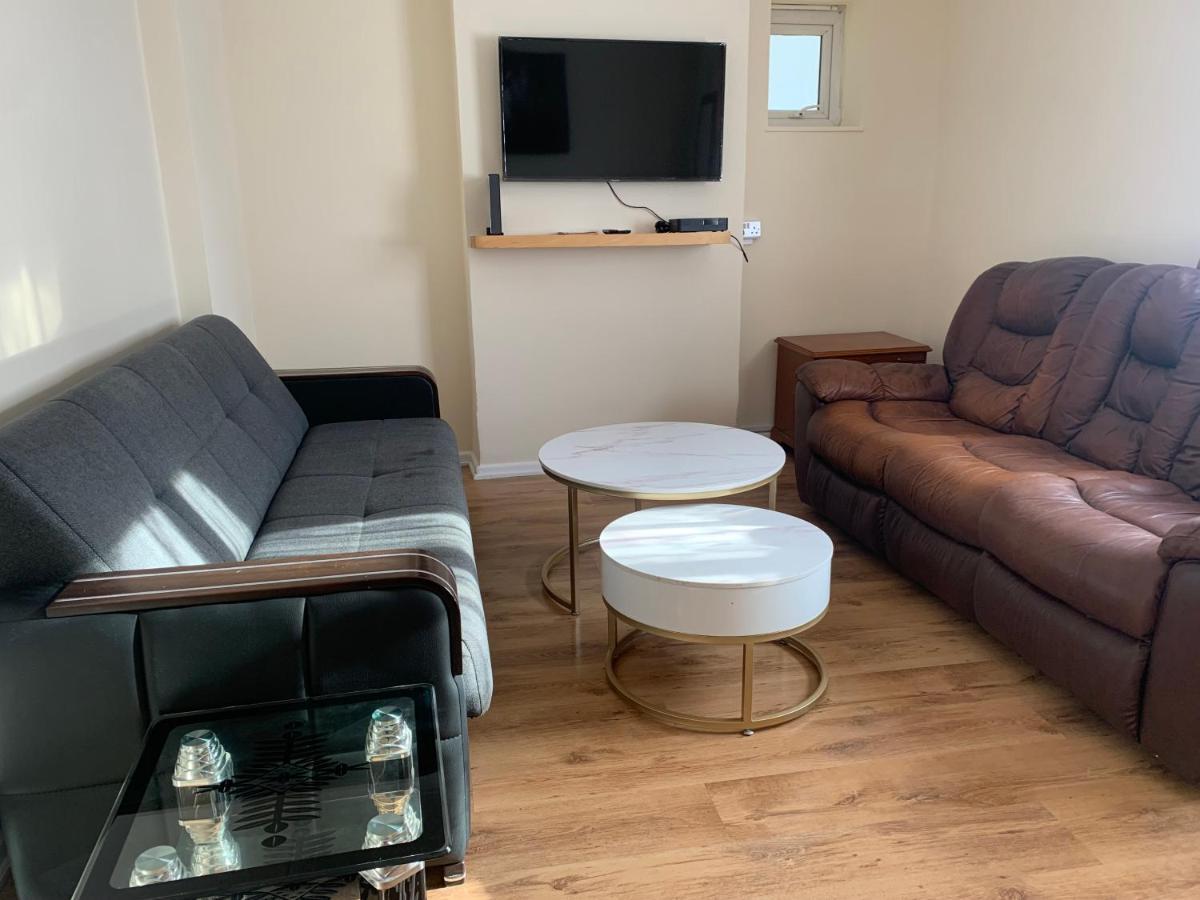 Two Bed Holiday Apartment London