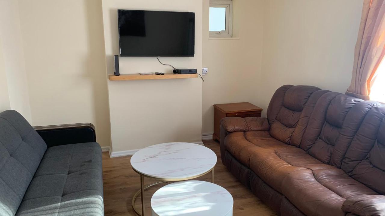 Two Bed Holiday Apartment *