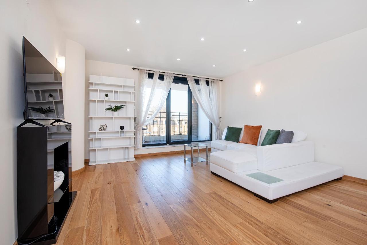 And Spacious 2 Bed Leilighet *