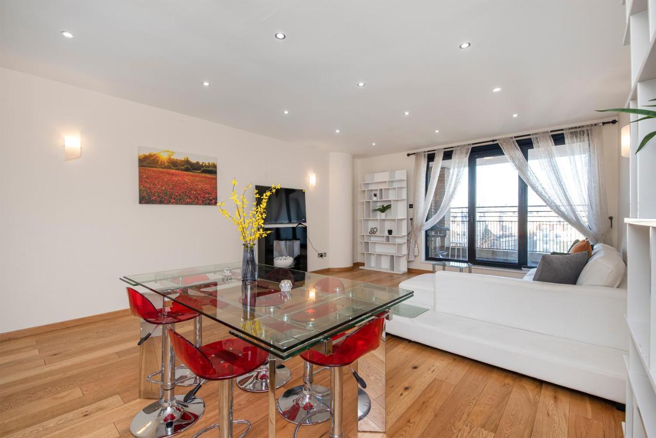 Leilighet And Spacious 2 Bed London