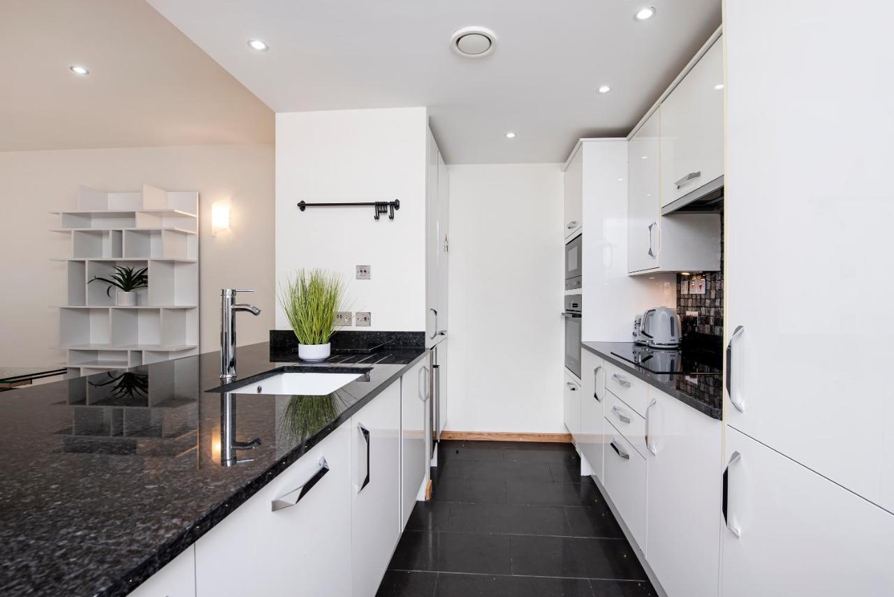 Leilighet And Spacious 2 Bed London