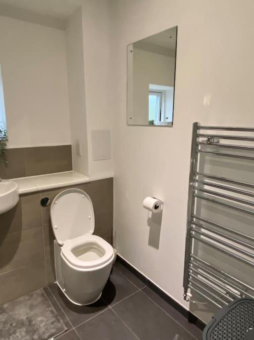 Modern 1-bedroom Close To City Airport * London