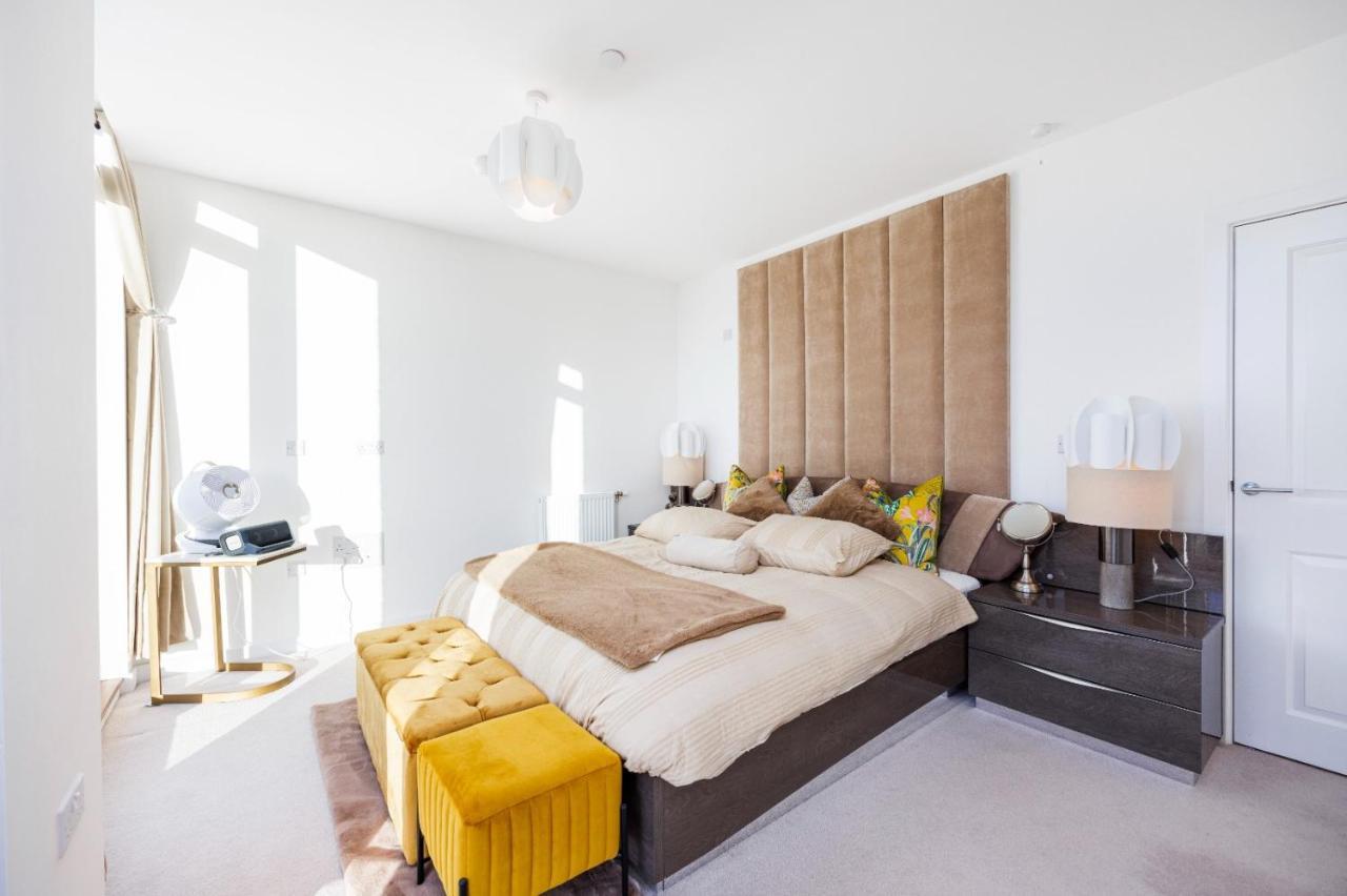 Luxury Modern Bedroom In Seven Star Ultra Super High Quality Apartment
