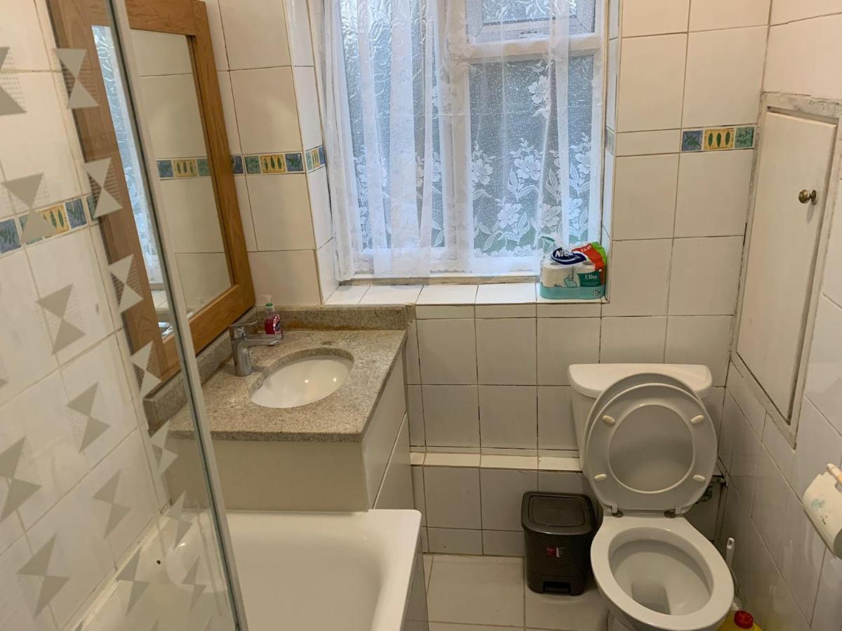 Two Bed Holiday Apartment London