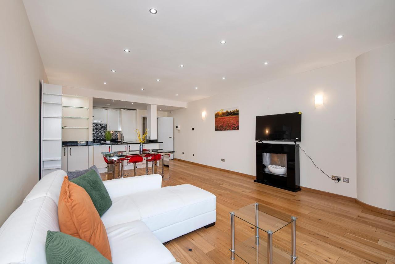 And Spacious 2 Bed * London
