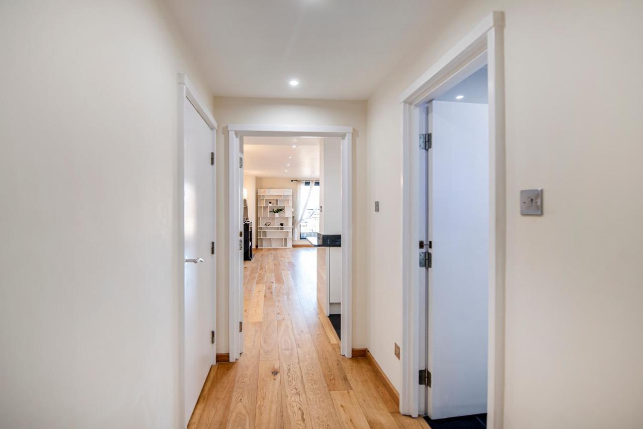 And Spacious 2 Bed Leilighet London