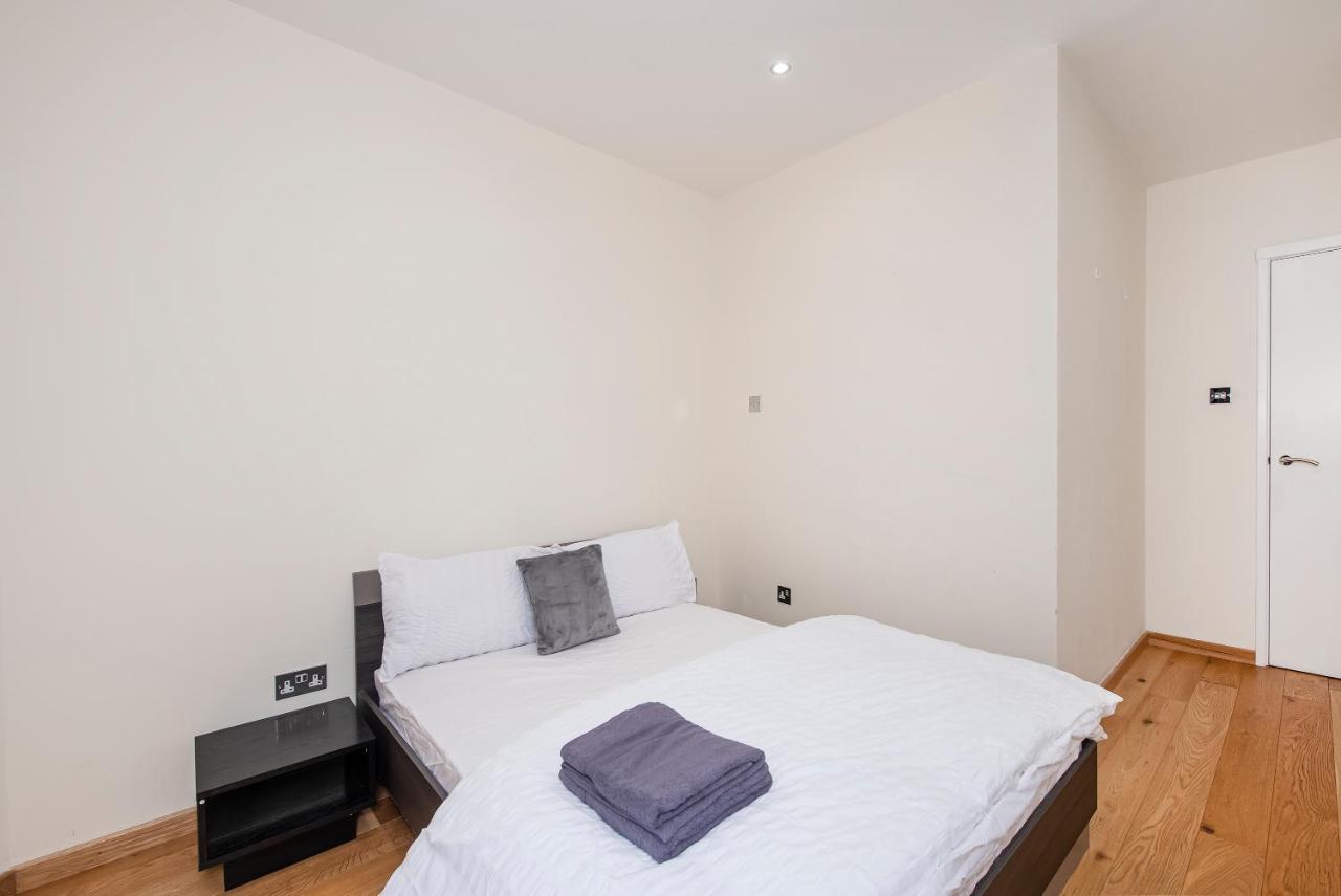 Leilighet And Spacious 2 Bed London