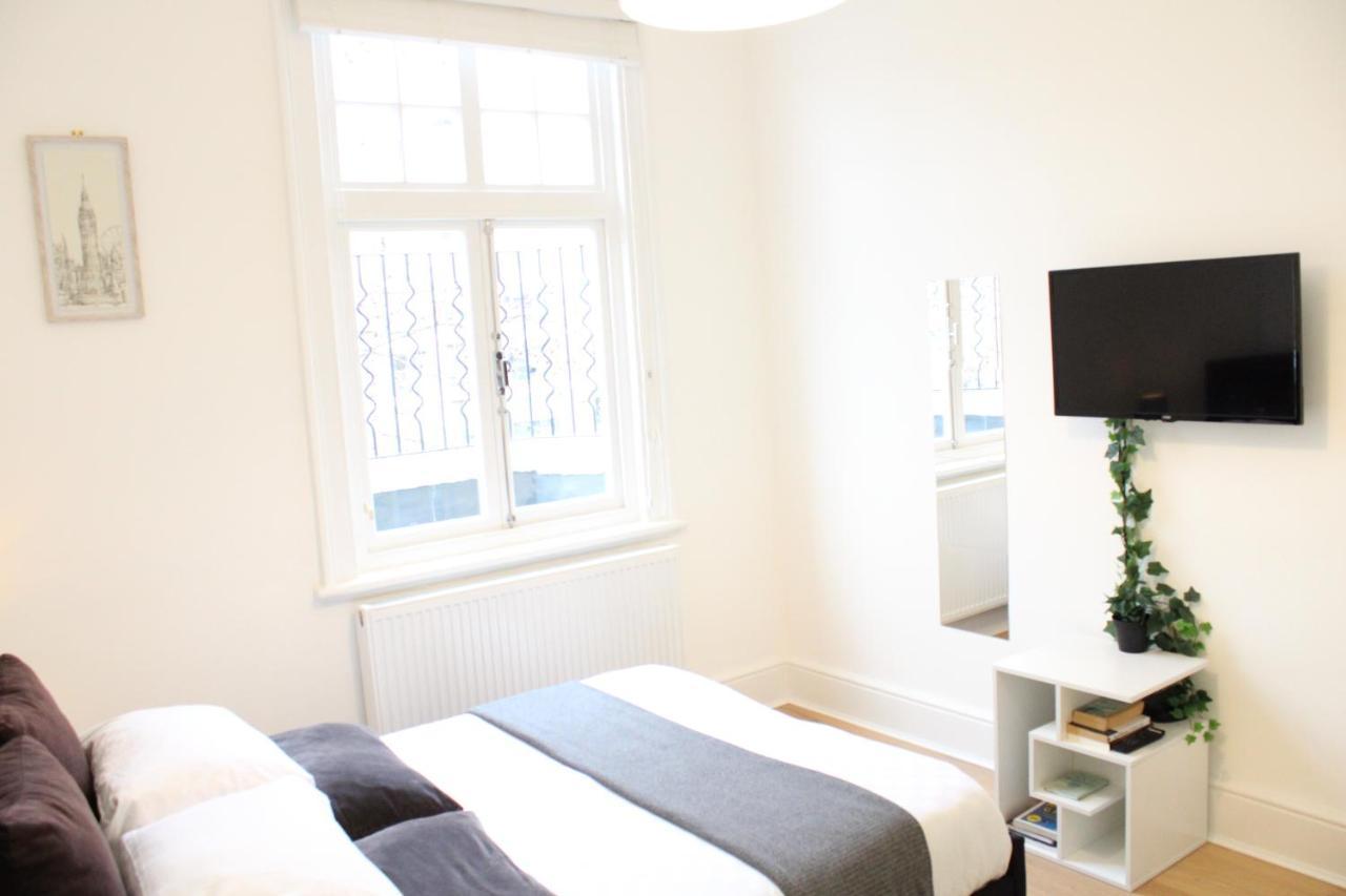 3 Bed 2 Bath * London