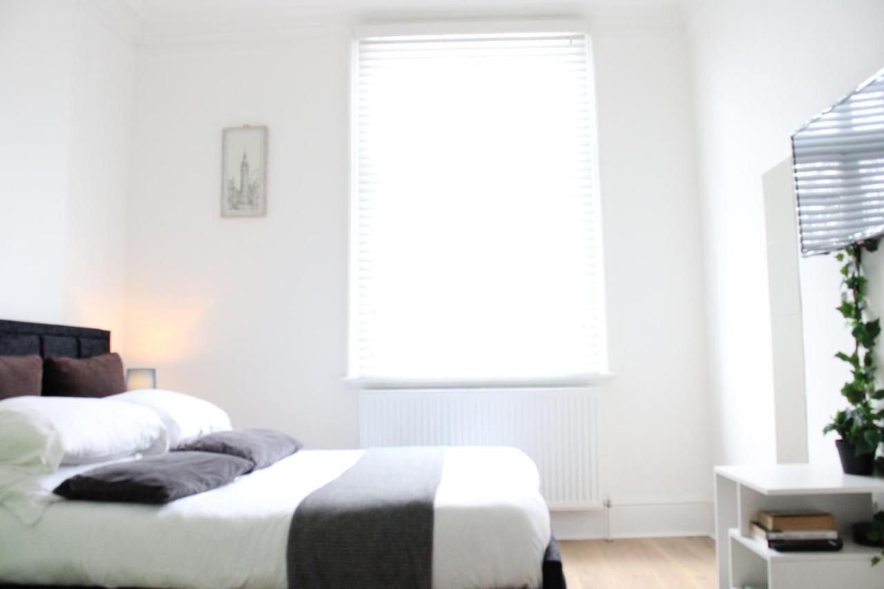 3 Bed 2 Bath Leilighet