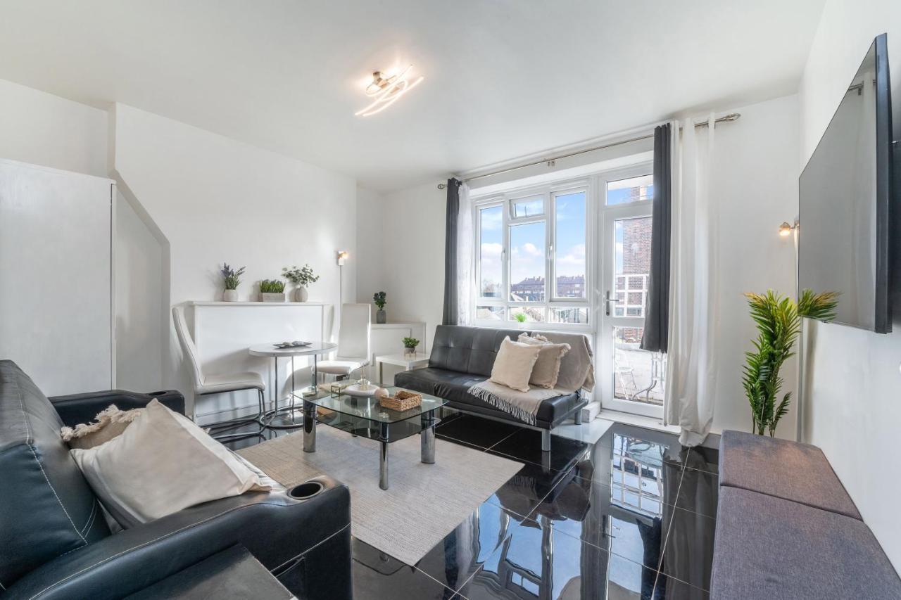 The Darlington - Stylish 1 Bedroom Apartment, 10 Minutes From The Eye London