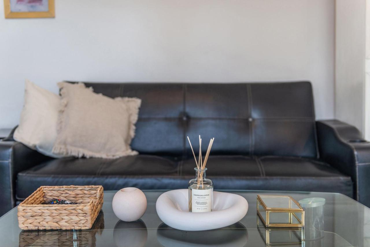 The Darlington - Stylish 1 Bedroom Apartment, 10 Minutes From The Eye London