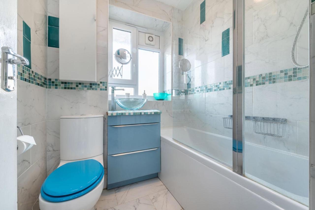The Darlington - Stylish 1 Bedroom Apartment, 10 Minutes From The Eye Apartment London