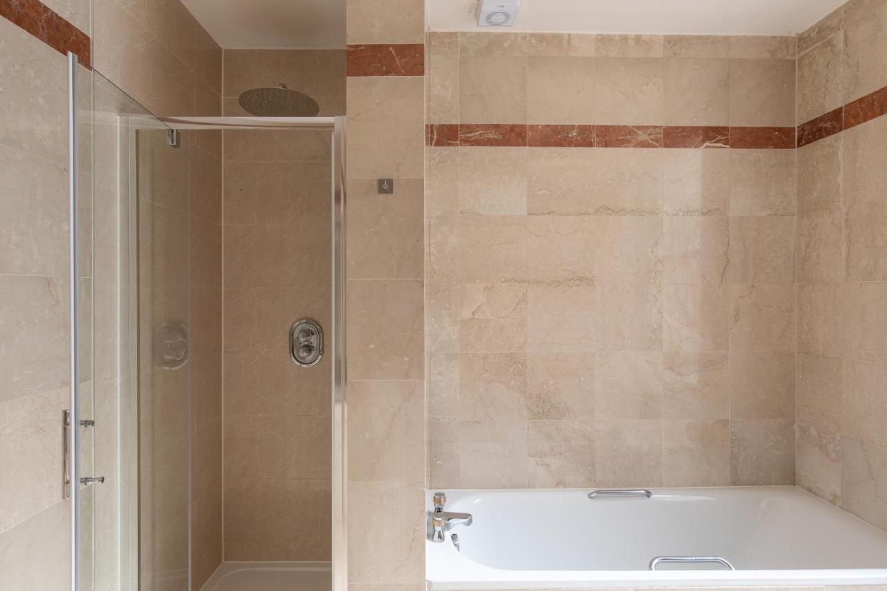 Apartment Super Central! Mayfair Family Flat Sleeps 6 *