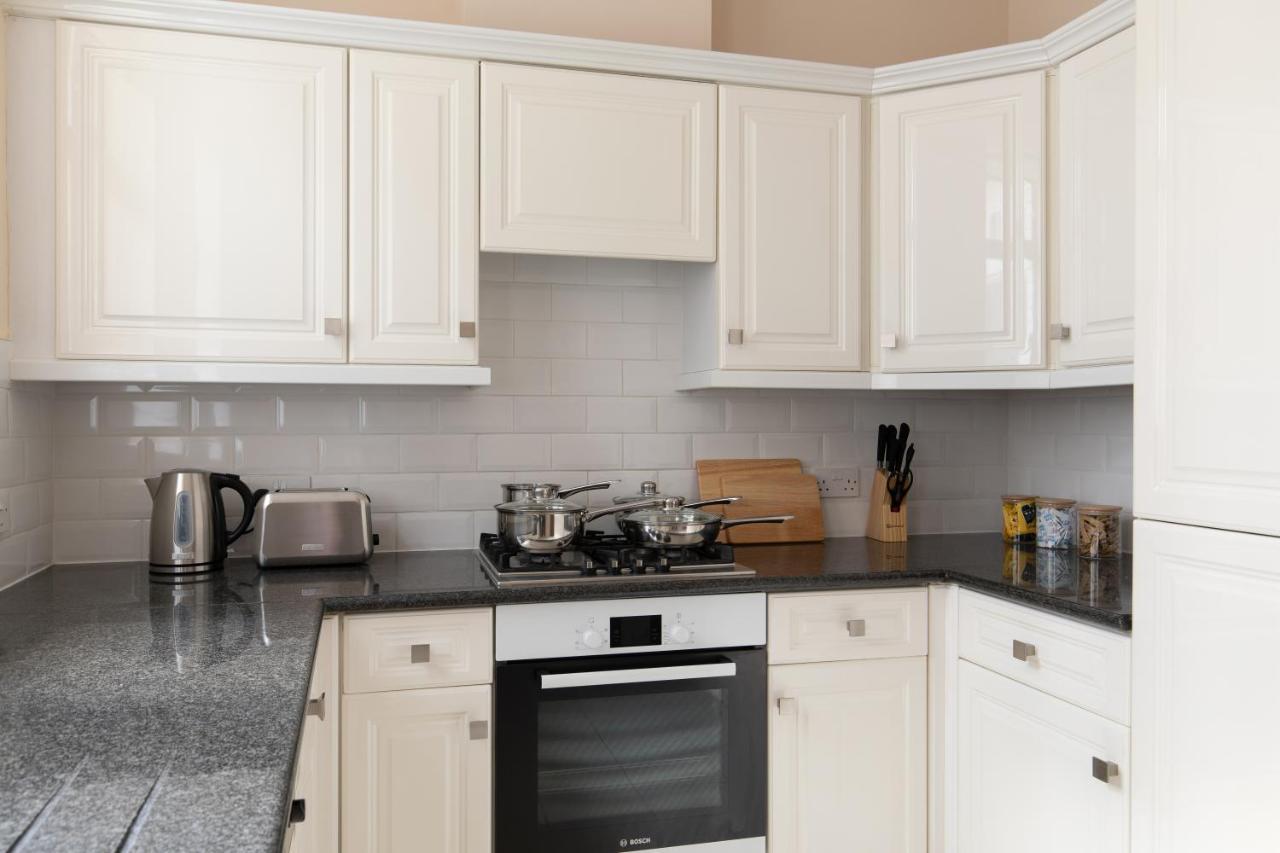 Super Central! Mayfair Family Flat Sleeps 6 * London