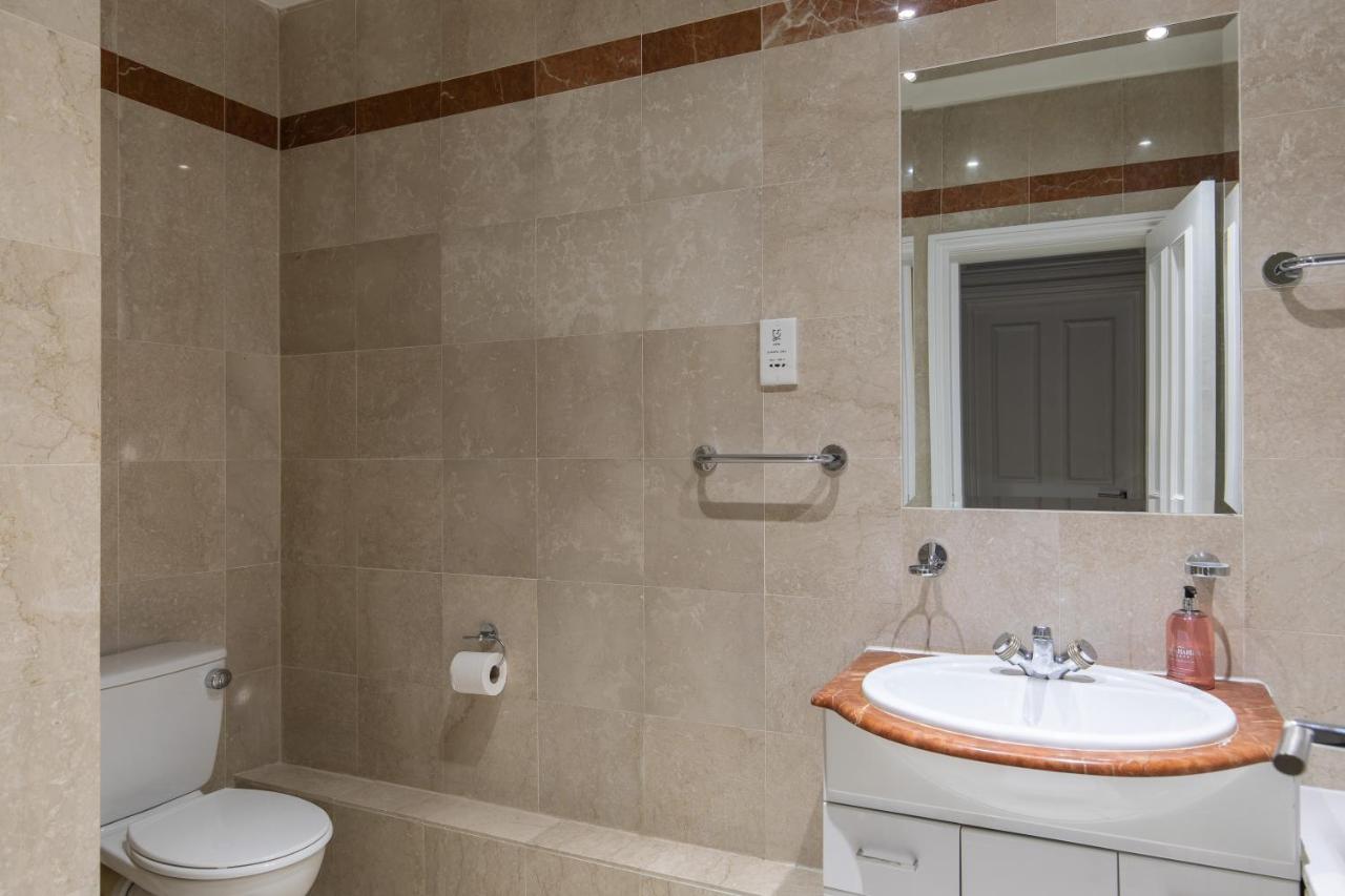 Apartment Super Central! Mayfair Family Flat Sleeps 6 London