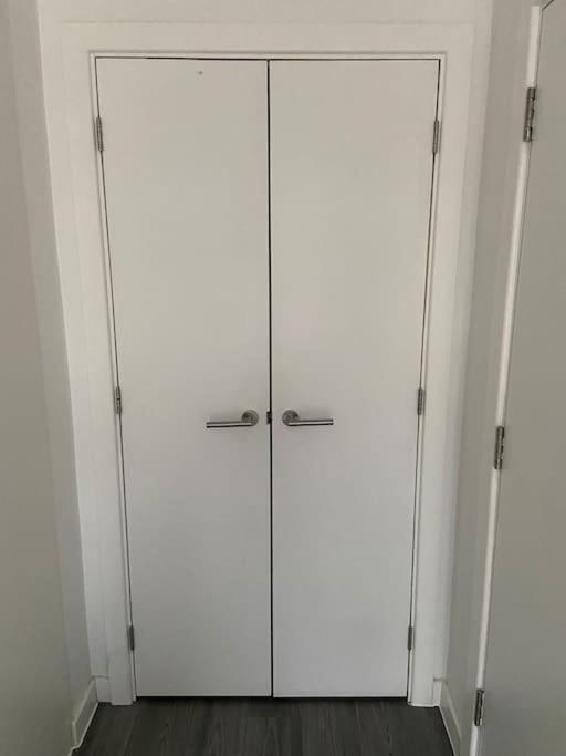 Modern 1-bedroom Close To City Airport *
