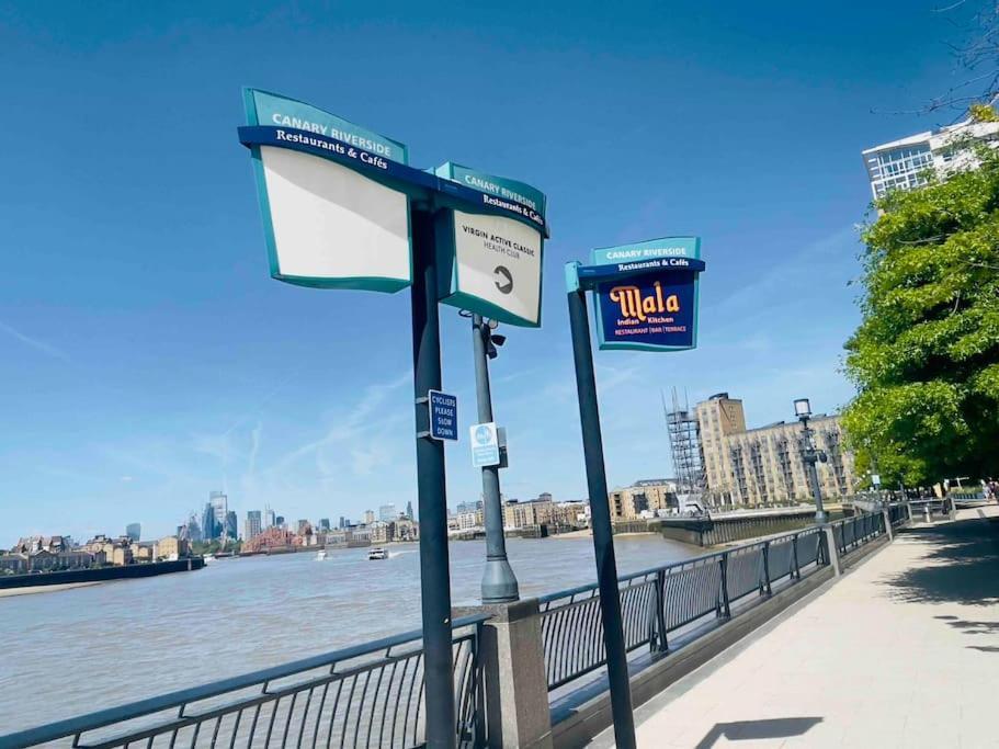 Canary Wharf Luxury Apartment *