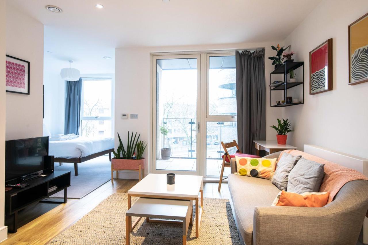 Apartment Modern, Light-filled In Trendy North *