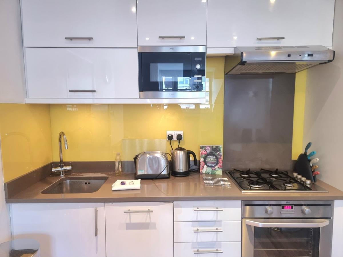 Portobello Market Apartment London