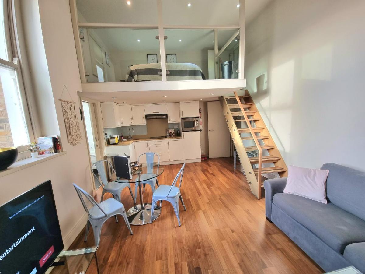 Portobello Market Apartment London
