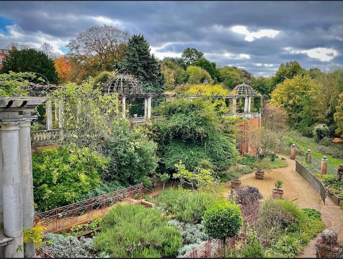 Hampstead Opulence - Luxurious Split Level Appartement