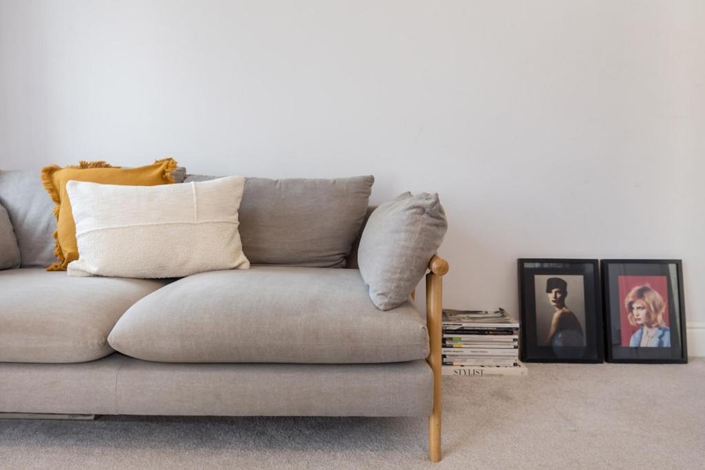 Newly Renovated Large 4/5 Bedroom Victorian Terrace House With Garden.