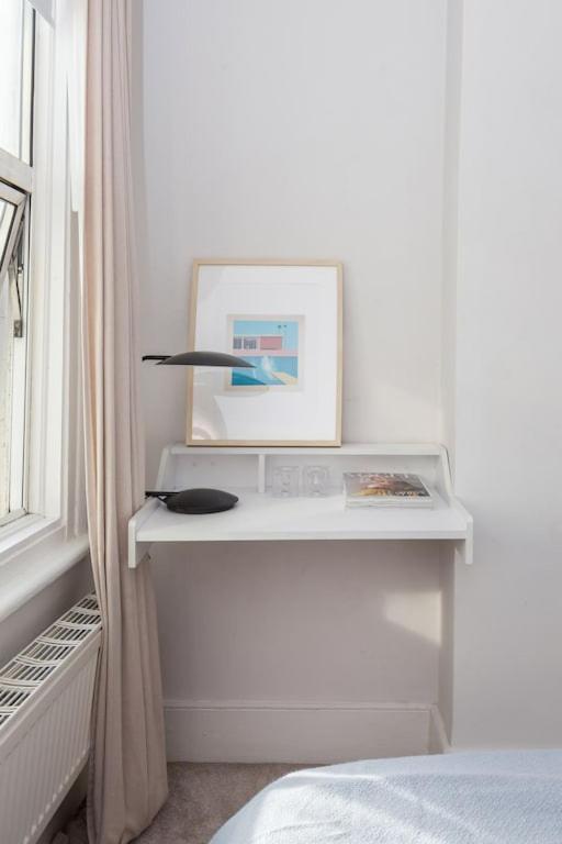 Vakantiehuis Newly Renovated Large 4/5 Bedroom Victorian Terrace House With Garden.