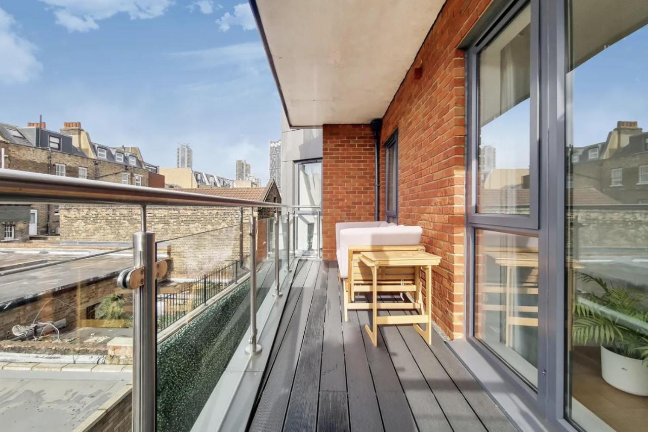 Apartment Luxury 2 Bed 2 Bath With Balcony New Build *south London* London