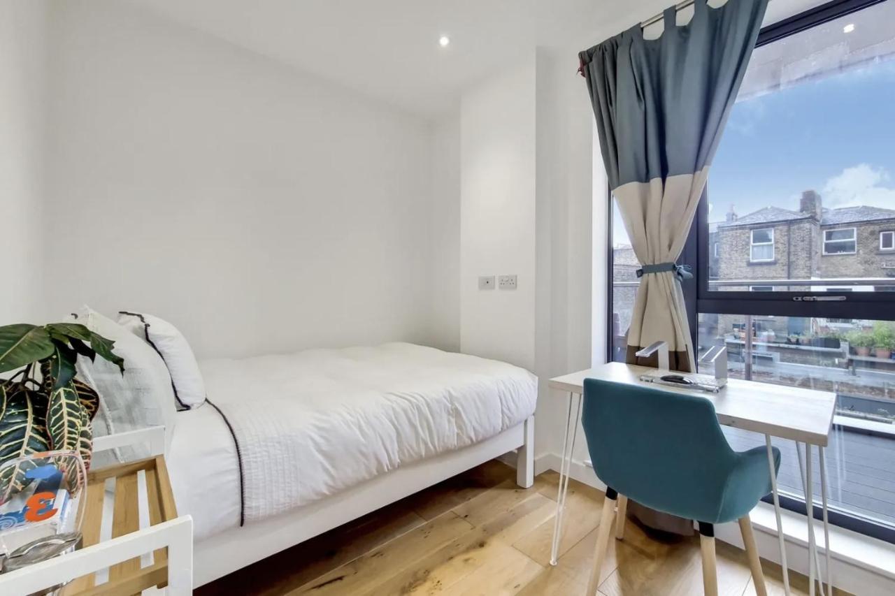 Apartment Luxury 2 Bed 2 Bath With Balcony New Build *south London* London