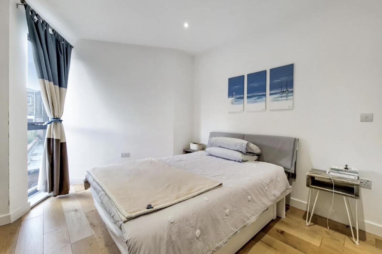 Luxury 2 Bed 2 Bath With Balcony New Build *south London* Apartment *