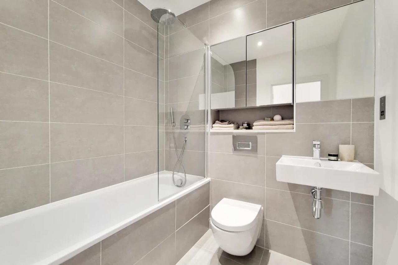 Luxury 2 Bed 2 Bath With Balcony New Build *south London* Apartment London